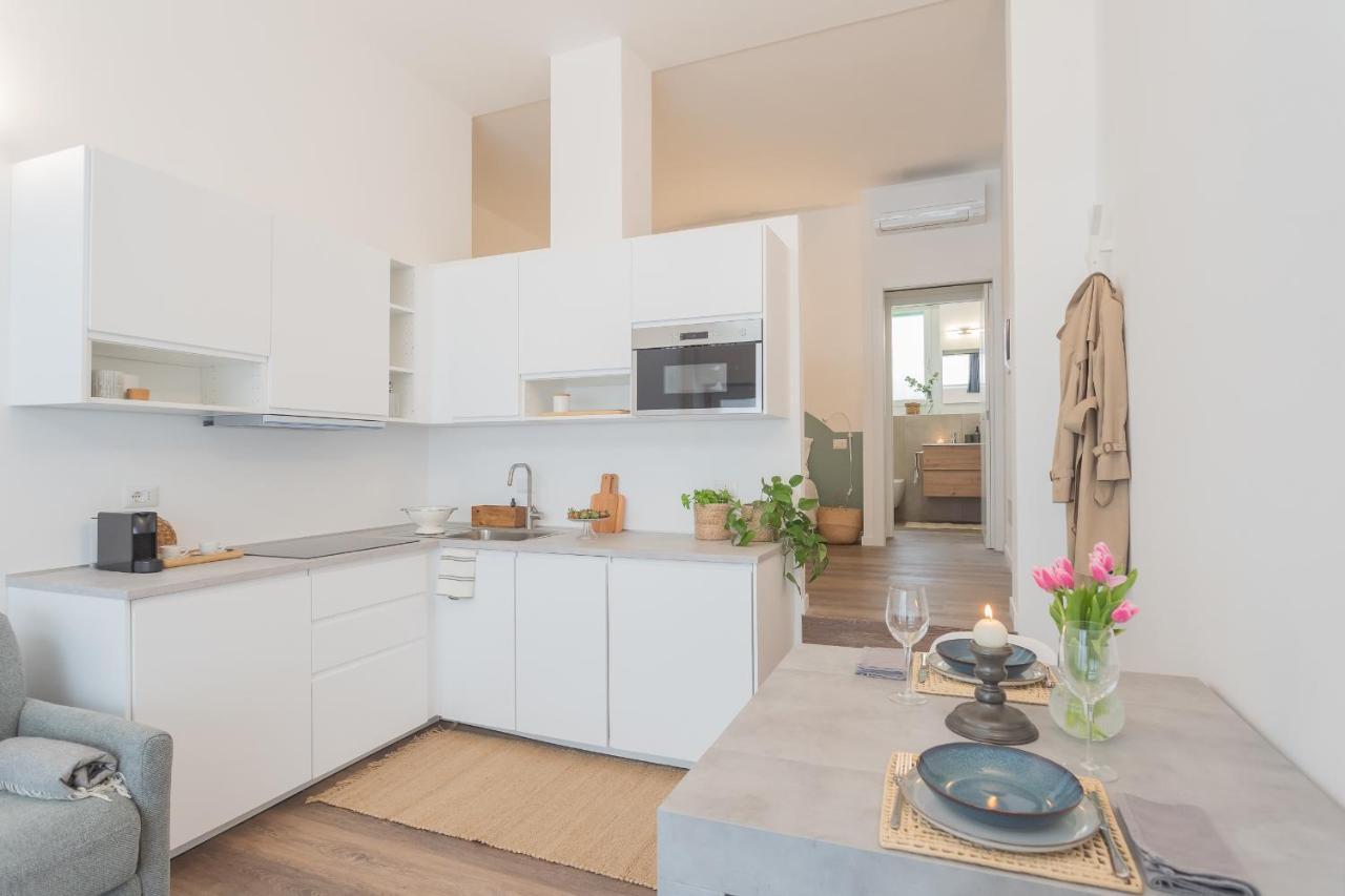 A Step From The Dome Apartment By Rent All Como Eksteriør bilde